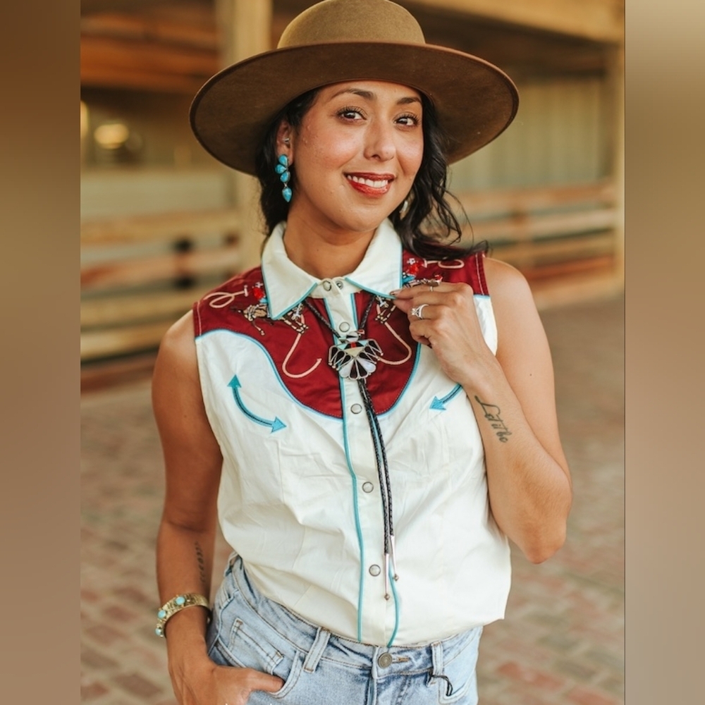 NEW LUCKY AND BLESSED Ivory Western Button Down Embroidered Sleeveless Shirt